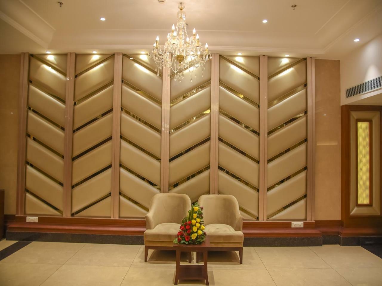 Bharawan Clarks Inn Express Amritsar Exterior foto