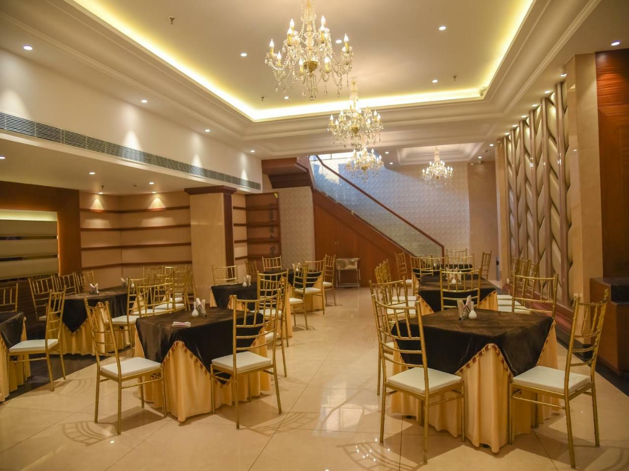 Bharawan Clarks Inn Express Amritsar Exterior foto
