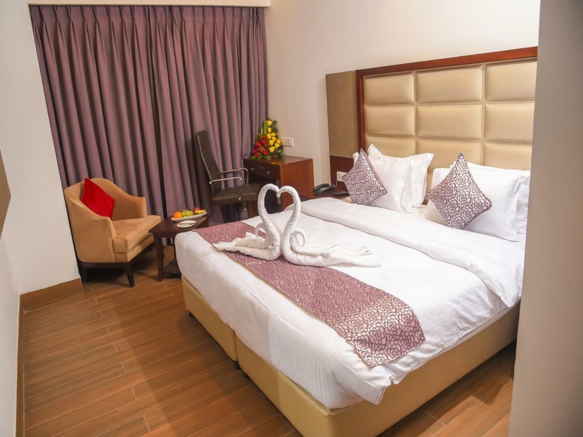 Bharawan Clarks Inn Express Amritsar Exterior foto